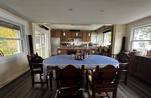 Fort Erie Cottage | Enjoy this beautiful home with breathtaking views of Lake Erie!