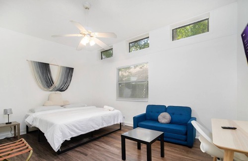 Murray Hill Apartment | Enjoy this comfortable and cozy home in Murray Hill area