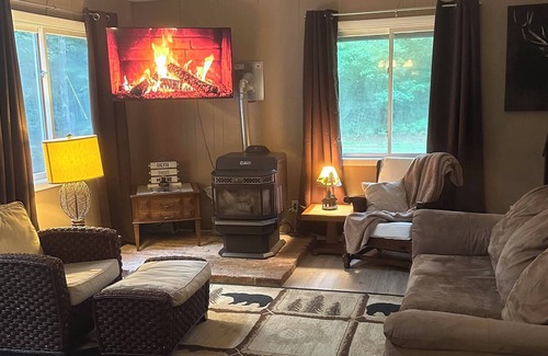 Kalkaska Cabin | Enjoy this cozy cabin nestled on 20 peaceful acres in Kalkaska Michigan.