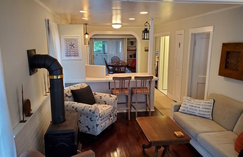 Crystal Beach Cottage | Enjoy this cozy cottage, 10 minutes from Bay Beach in Crystal Beach.