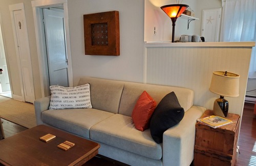Crystal Beach Cottage | Enjoy this cozy cottage, 10 minutes from Bay Beach in Crystal Beach.