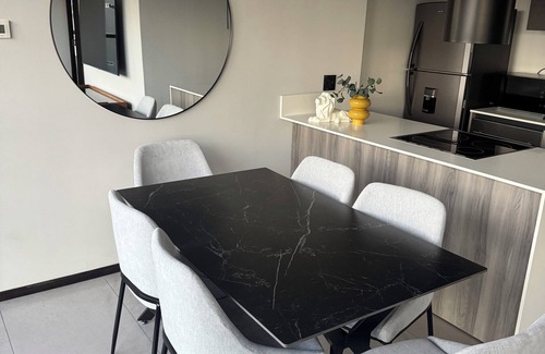 Americana Apartment | Enjoy this incredible apartment in the heart of the city.