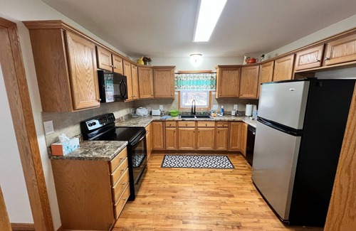 Hamilton House | Enjoy this spacious ranch-style house next to the quilting capital of the world.
