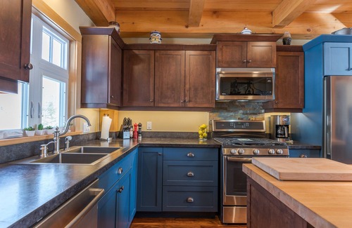 Madawaska Valley Cottage | Enjoy Vibrant Hues of Changing Leaves at Stillwoods Cottage, Near Algonquin Park