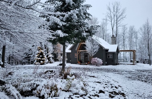 Madawaska Valley Cottage | Enjoy Vibrant Hues of Changing Leaves at Stillwoods Cottage, Near Algonquin Park
