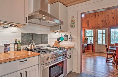 Ruidoso Cabin | Enjoy views high above the river with a pleasant walk to Midtown shops and food.