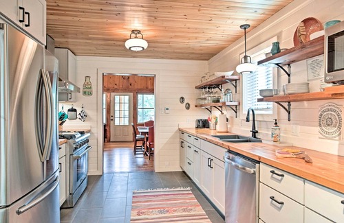 Ruidoso Cabin | Enjoy views high above the river with a pleasant walk to Midtown shops and food.