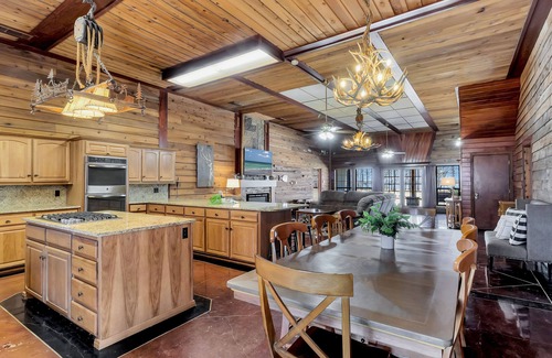 Quinlan House | Enjoy your home away from home at The Oasis!