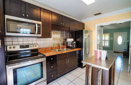 North Andrews Gardens House | Enjoy your private Tropical oassis under Florida sun.