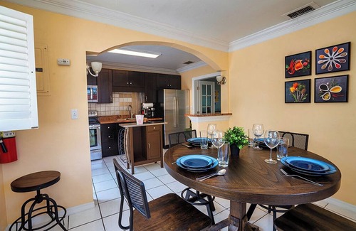 North Andrews Gardens House | Enjoy your private Tropical oassis under Florida sun.