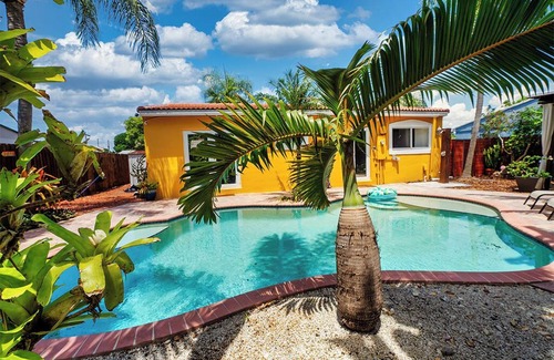 North Andrews Gardens House | Enjoy your private Tropical oassis under Florida sun.