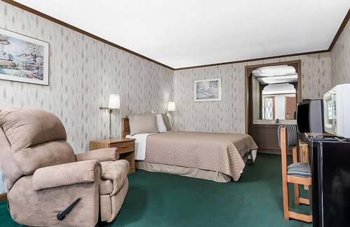 Summitt Hotel | Enjoy Your Stay at Knights Inn Ashland! Pool, Picnic Area, Parking, WiFi