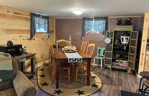 Inkom House | Enjoy your stay at the Cabin Creek Inn
