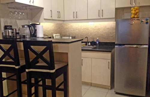 Las Pinas Condo | Enjoy your stay in Manila in this elegant fully furnished Condo with fiber WiFi