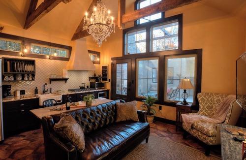 Columbia Cottage | Enjoy your stay in the country. Dog friendly with a fenced-in yard