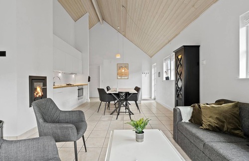 Gjern House | Enjoy your stay in this stylish and bright holiday home with sauna.