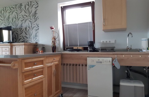 Crostwitz Apartment | Enjoy your stay with up to 2 people in our approx. 36 m² apartment. Parking space, terrace in the courtyard for a relaxed barbecue evening!