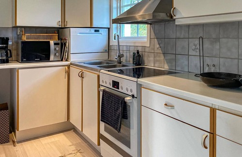 Sexdrega House | Enjoy your vacation on the lake in an excellent location with sauna.