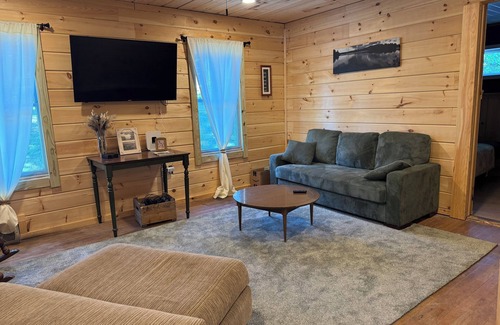 Alexandria Bay House | Enjoyable 2-bedroom house with AC in Alexandria Bay with kids play loft