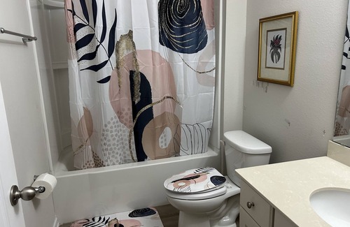 Northside House | Enjoyable 2-bedroom house with AC in Jacksonville