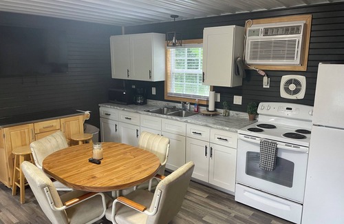 Black House | Enjoyable 2-bedroom house on 24 acres right on Black River.