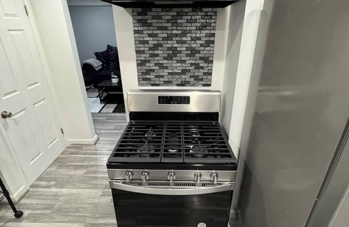 Detroit House | Enjoyable 4-bedroom house with AC in vibrant Detroit