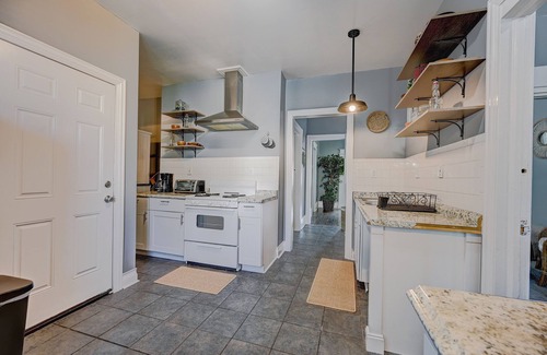 Riverwest House | Enjoyable Bohemian Home Near Downtown by Lake Michigan