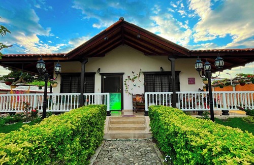 El Cerrito House | Enjoyable country house with WiFi in Santa Elena
