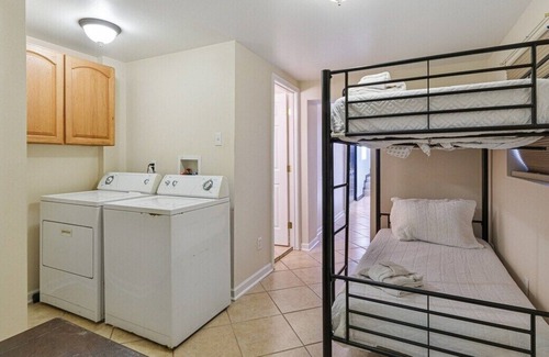 Seventh Ward House | Enormous NOLA Mansion w/King Suite & Parking