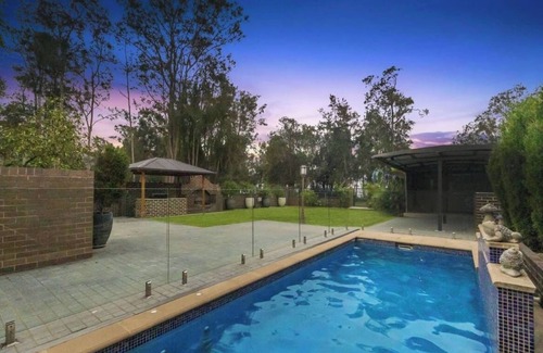 Berkeley Vale House | Enough room for all of the family and a few more!
