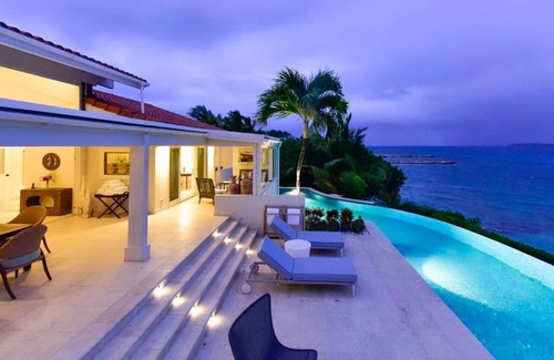 Long Island Villa | *Enquire Today - Specials available. Stunning 4 bedroom beachfront villa in Jumby Bay