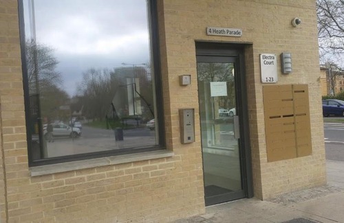 Whittington House | Ensuit Double Room in London, Colindale