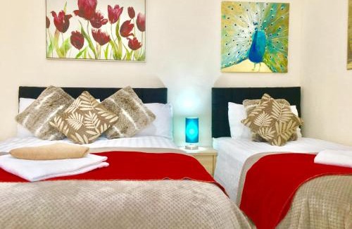Cranbrook Apartment | Ensuite Apartment with small Kitchenette, Private Bathroom and Parking