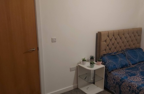 Warrington Apartment | Ensuite Double Bedroom (live in landlord)