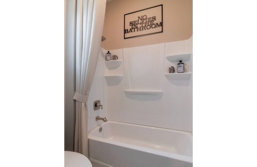 Boulder City Resort | Ensuite Private Entrance NO Cleaning Fees!nthis is not a STR