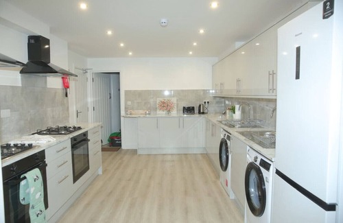 Luton House | Ensuite Room – 4 mins to Luton Airport