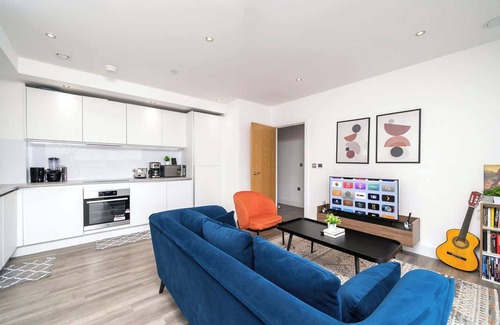 Royal Docks Apartment | Ensuite Room - Prime Spot Near O2 & Canary Wharf