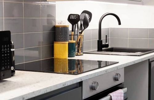 Manchester Hotel | Ensuite Rooms w/Kitchen Access by Irwell Stays