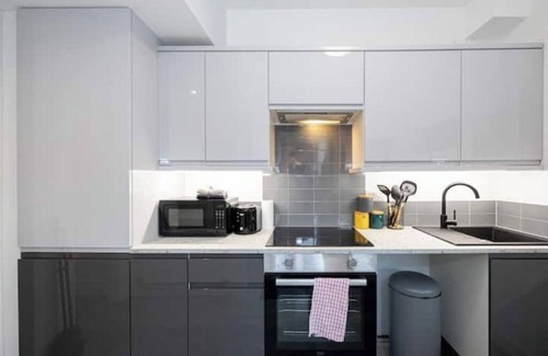 Manchester Hotel | Ensuite Rooms w/Kitchen Access by Irwell Stays
