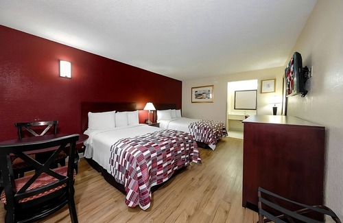 Ellenton Hotel | Ensuring a Very Comfortable & Memorable Stay! Pool, Pet-friendly, Free Parking!