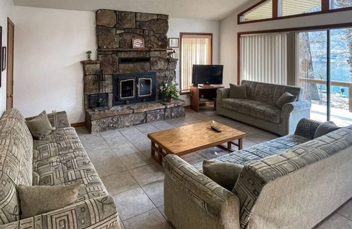 Lakeview House | Ensuring a Very Comfortable & Memorable Stay, Near Bull Shoals Dam, Parking