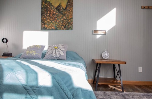 Saluda Cabin | Ensuring a Very Comfortable & Memorable Stay! Pets are Allowed, Near Green River
