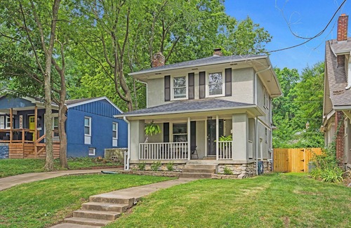 Brookside House | Entertainer - Brookside + Walkable + Firepit