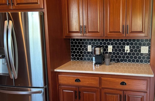 Bellevue House | Entertainer's Dream - Quick drive to Lambeau - Hot Tub, Bar, & 85" TV.