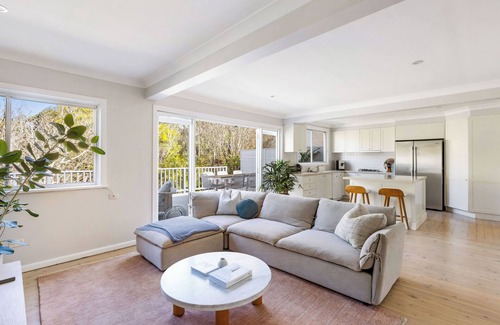 Seaforth House | Entertainers delight 3 bedroom house with pool and fire pit