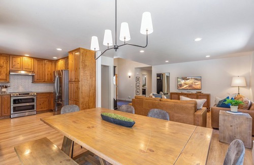 Ronald House | Entertainers Dream Retreat-Private Golf Putting Green+EscapeMidweek 3rdNtFree
