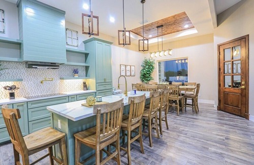 Harlingen House | Entertainers Dream w/Hot Tub, Pool, Arcade & Gym