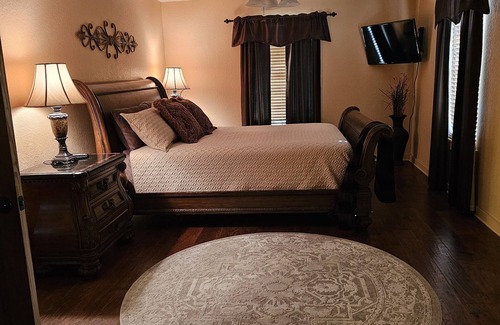 Weatherford Cabin | Entertainers home near Fort Worth