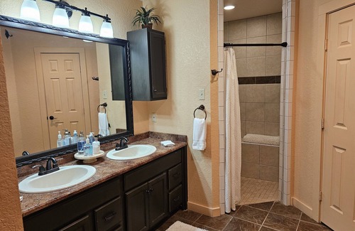 Weatherford Cabin | Entertainers home near Fort Worth
