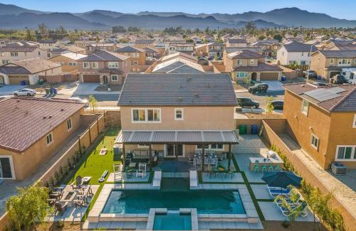 Coachella House | Entertainers Paradise Luxe Pool With Game Room